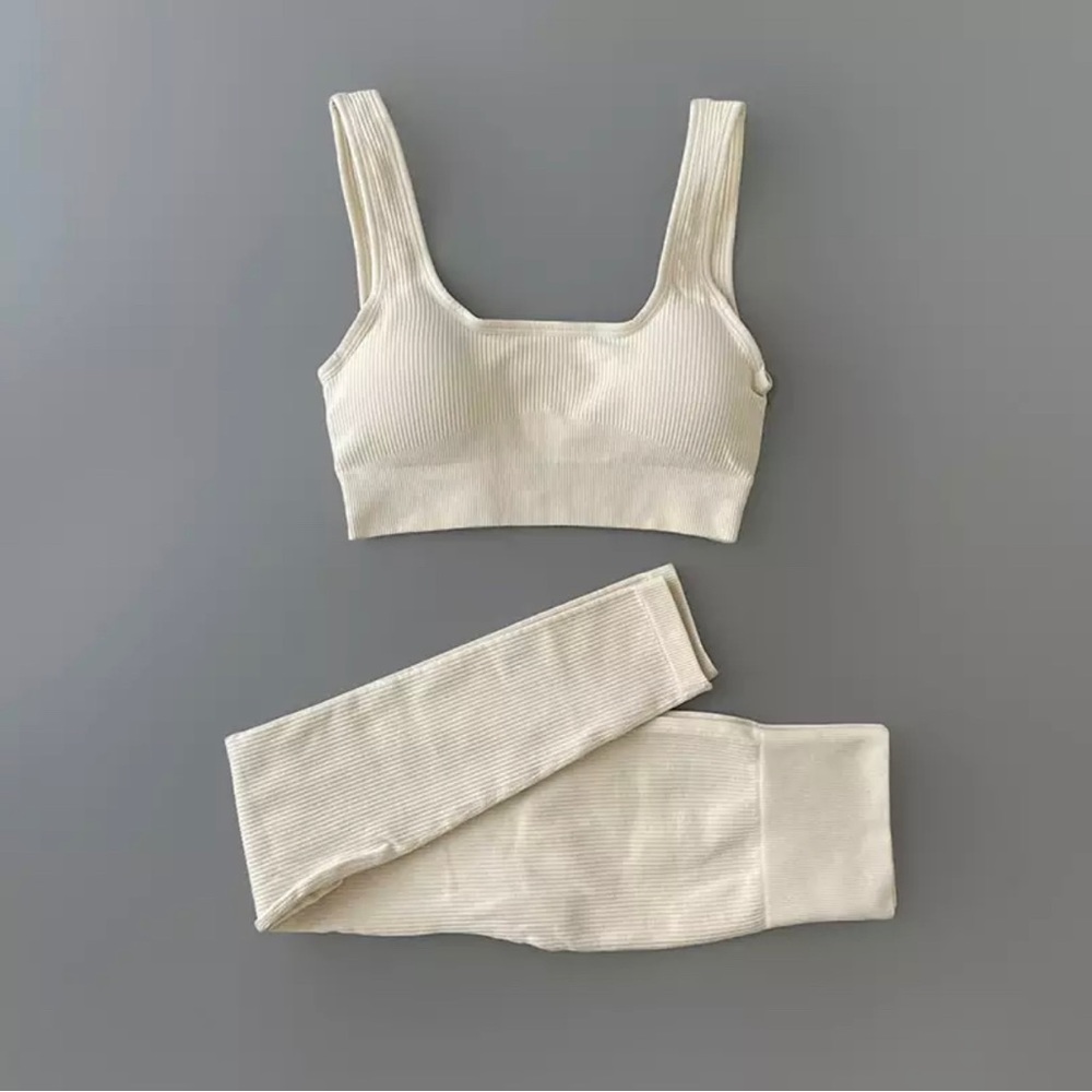 Seamless workout set in cream